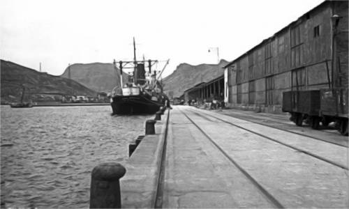 Años 30 Puerto de Cartagena Tinglados donde vive el Negro del Muelle